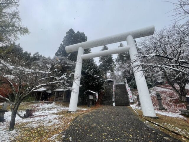 福島県耶麻郡猪苗代町にある**「土津神社（はにつじんじゃ）」